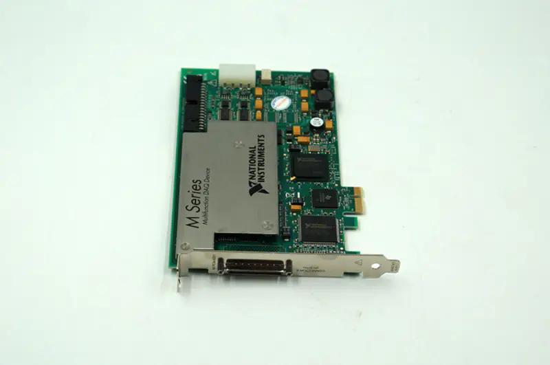 NI PCIE-6251 DAQカード