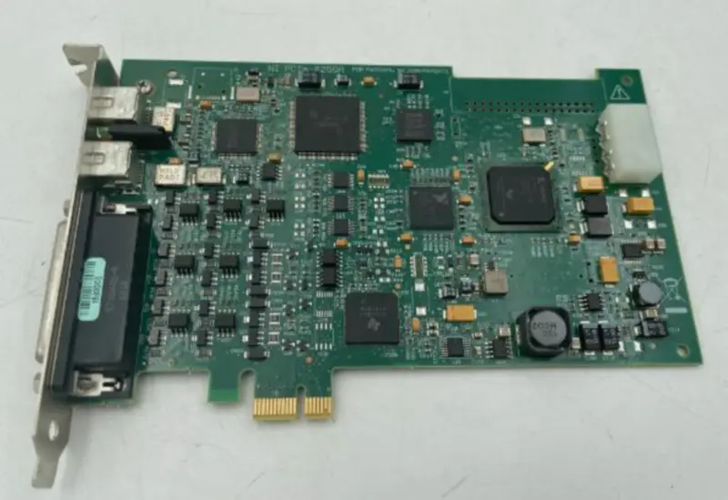 NI PCIe-8255R DAQカード（1394Bインターフェース搭載