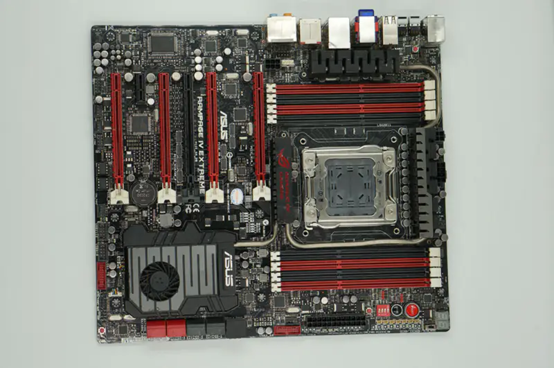 ASUS RAMPAGE IV EXTREMEマザーボード