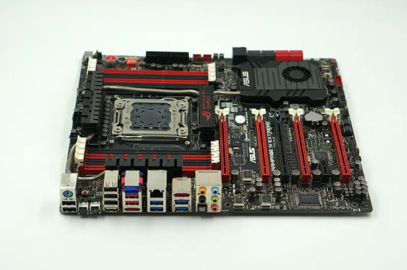ASUS RAMPAGE IV EXTREMEマザーボード
