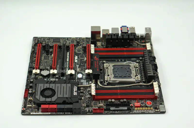 ASUS RAMPAGE IV EXTREMEマザーボード