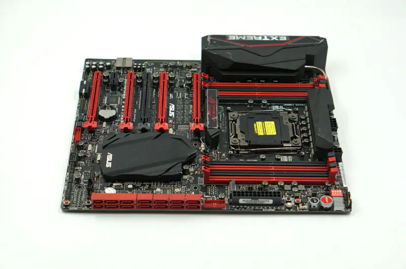 Asus RAMPAGE V EXTREMEマザーボード