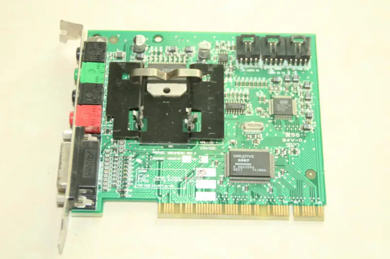 クリエイティブ S3300 PCI 4.1 サウンド カード サポート xp/win7 32 ビット