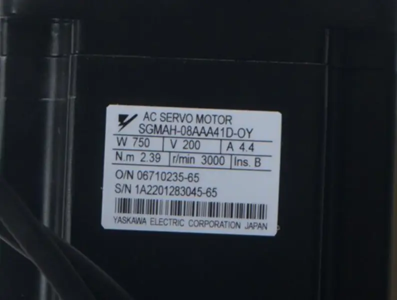 安川サーボモータ SGMAH-08AAA41D-OY